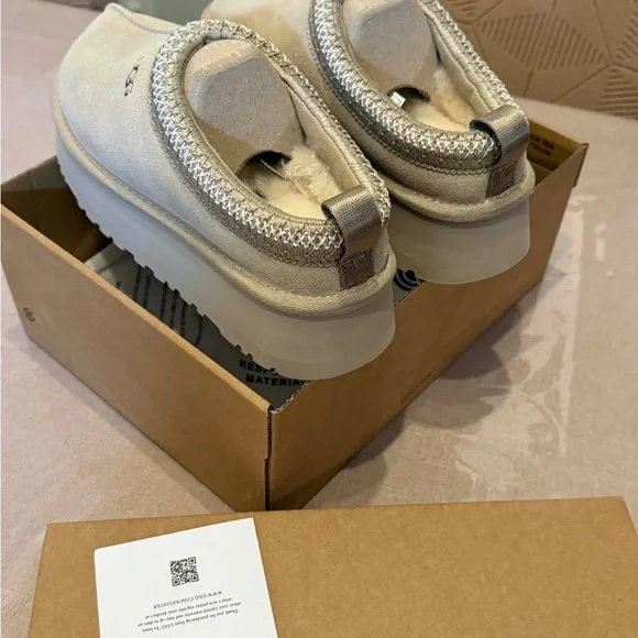 Size 8 women’s Mustard seed UGG Tazman ll platform, Trendy comfy daily footwear - Picture 3 of 5